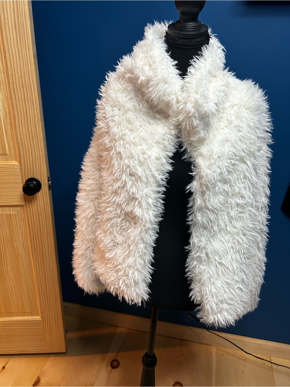 Kids fuzzy white jacket label